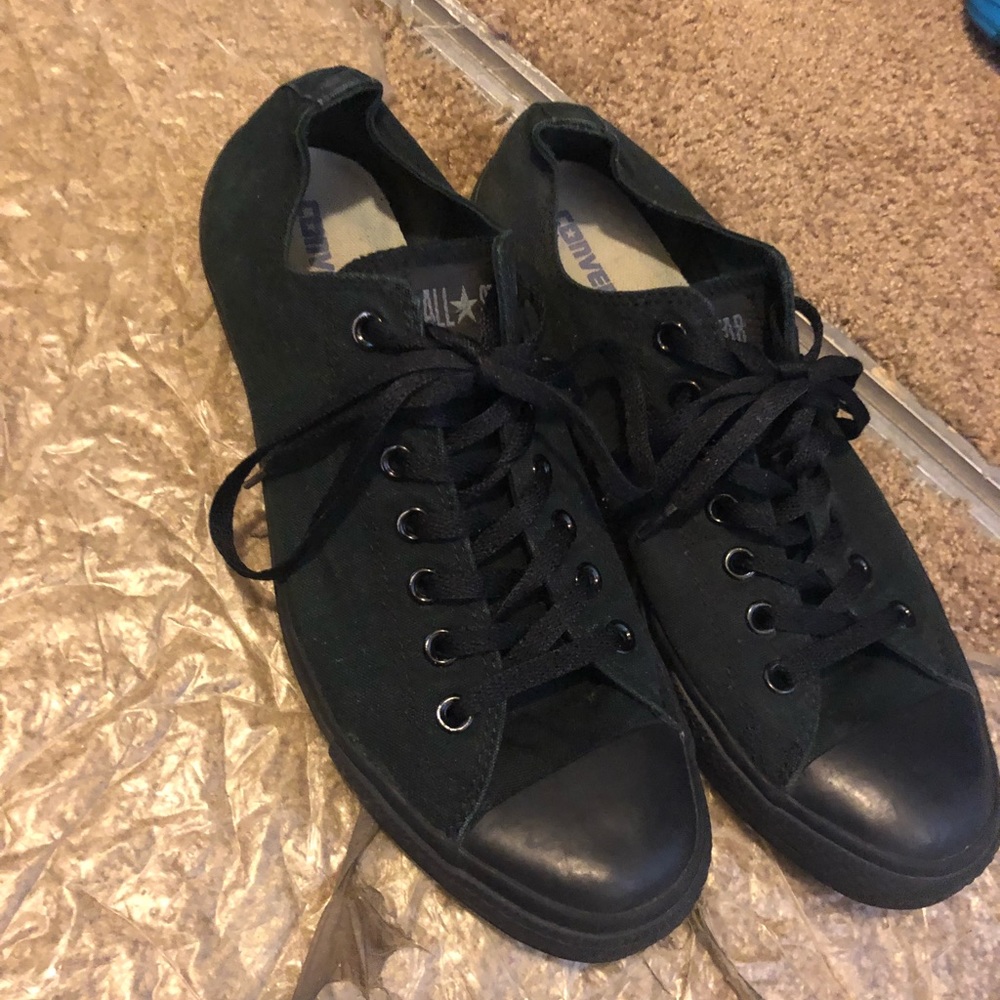 Men’s black converse low tops
